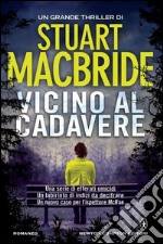 Vicino al cadavere libro