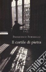 Il cortile di pietra libro