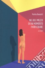 Nel bel mezzo di un momento particolare. 100 risvolti libro