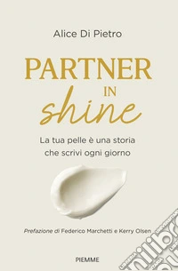 Partner in shine. La tua pelle è una storia che scrivi ogni giorno libro