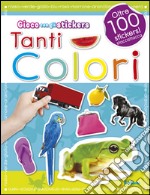 Tanti colori. Con adesivi. Ediz. illustrata libro