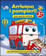 Arrivano i pompieri! Con adesivi. Ediz. illustrata libro