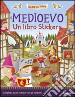 Il Medioevo. Un libro stickers. Ediz. illustrata libro