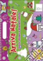 Arriva Natale! Stickers colore. Ediz. illustrata libro