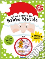 Colora e gioca con Babbo Natale. Con adesivi. Ediz. illustrata libro