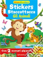 Gli animali. Attacca gioca impara. Con adesivi. Ediz. illustrata libro