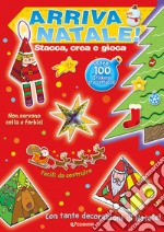 Arriva Natale! Stacca, crea e gioca. Con adesivi. Ediz. a colori libro