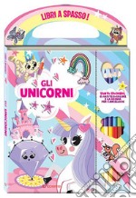 Gli unicorni. Libri a spasso. Ediz. illustrata. Con gomma e 6 matite libro