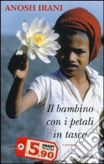 Il bambino con i petali in tasca