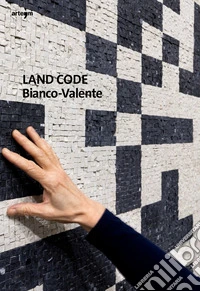 Bianco-Valente. Land Code. Ediz. a colori libro