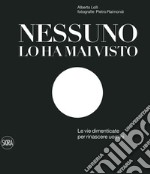 Nessuno lo ha mai visto. Le vie dimenticate per rinascere. Ediz. italiana e inglese libro