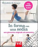 In forma con una sedia libro