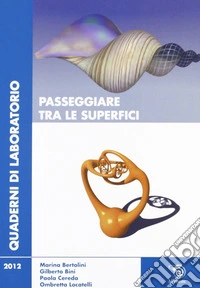 Passeggiare tra le superfici libro