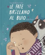 Le fate brillano al buio. Ediz. illustrata libro