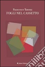 Fogli nel cassetto libro