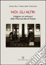 Noi, gli altri. Indagine sui volontari della Misericordia di Pistoia libro