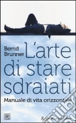 L'arte di stare sdraiati. Manuale di vita orizzontale libro