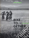 Bike tour-gether. Pedalare per la ricerca. Ediz. illustrata libro