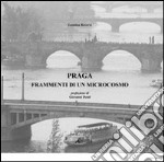 Praga. Frammenti di un microcosmo. Ediz. italiana e inglese libro