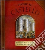 Vivere al castello. Diario della vita in un castello in tempi di pace e di guerra. Libro pop-up libro