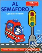 Al semaforo col rosso ti fermi. Libro sonoro. Ediz. illustrata libro