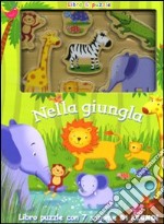 Nella giungla. Libro & puzzle. Con gadget libro