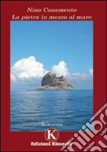 La pietra in mezzo al mare libro