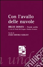 Con l'avallo delle nuvole. Poesie scelte libro