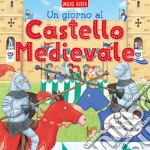 Un giorno al... castello medievale. Scrivo & imparo. Ediz. a colori libro