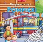 Un giorno con i... pompieri. Scrivo & imparo. Ediz. a colori libro