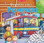 Un giorno con i... pompieri. Scrivo & imparo. Ediz. a colori libro