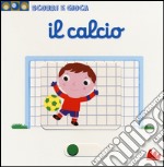 Il calcio. Scorri e gioca libro