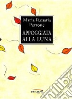 Appoggiata alla luna