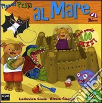 Al mare. Piccole pesti. Libro puzzle libro