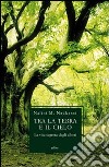 Tra la terra e il cielo. La vita segreta degli alberi libro