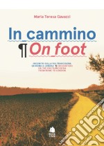 In cammino. Incontri sulla via Francigena da Roma a Londra-On foot. Encounters on the via Francigena from Rome to London libro