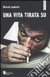 Una vita tirata su libro