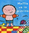 Mattia va in piscina. Ediz. a colori libro