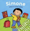 Simone vive in due case. Ediz. a colori libro