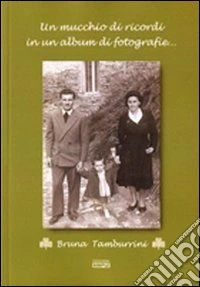Un mucchio di ricordi in un album di fotografie... libro