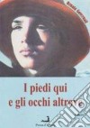 I piedi qui e gli occhi altrove libro di Governali Renata