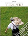 Il pane nero-Das puschtra Bauernbreatl. Ediz. bilingue libro