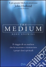 The medium. Born knowing. Il viaggio di un medium che ha accettato e riconosciuto i propri doni spirituali libro