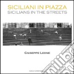 Siciliani in piazza. Ediz. italiana e inglese libro