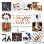 Enciclopedia delle tecniche di gioielleria con il filo di metallo libro