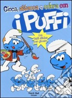 Gioca, attacca e colora con i puffi. I puffi. Con adesivi. Ediz. illustrata libro