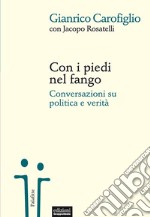 Con i piedi nel fango. Conversazioni su politica e verità libro