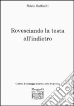 Rovesciando la testa all'indietro libro