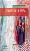 Donne con la divisa libro