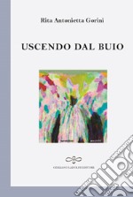 Uscendo dal buio libro